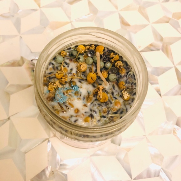 ✨NWT Jade Lilac Lavender Candle - Picture 3 of 3